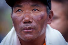 El guía sherpa Kami Rita bate récord personal al subir al Everest por 30ma vez