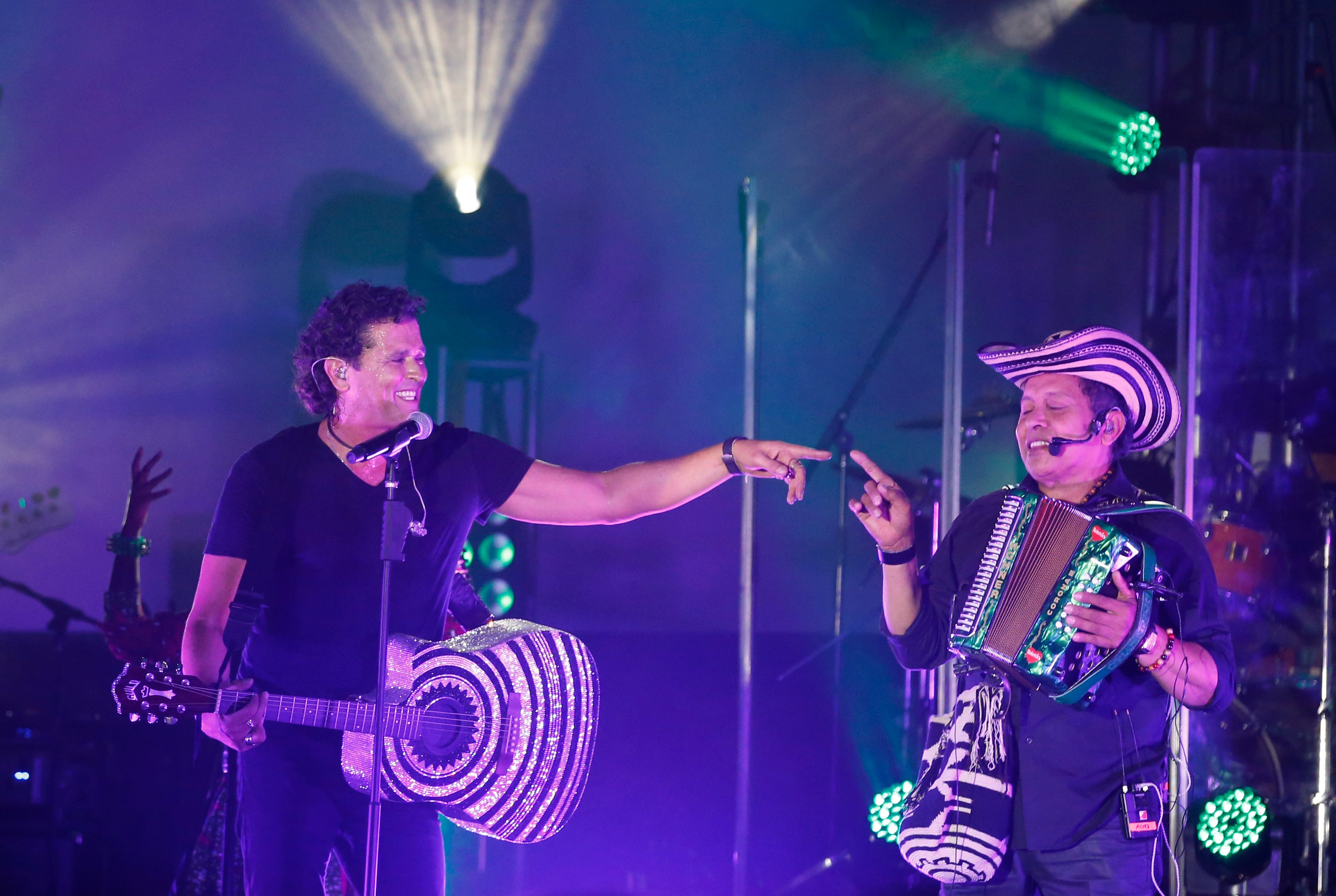 LATIN GRAMMY-CARLOS VIVES