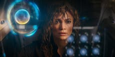 Reseña: J.Lo se dirige a una nueva galaxia para una historia de amor en “Atlas”