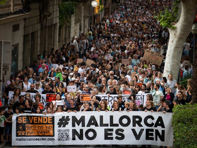 <p>Manifestantes en Palma de Mallorca el 25 de mayo </p>