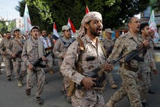Los rebeldes hutíes en Yemen liberan a un centenar de prisioneros de guerra, según Cruz Roja