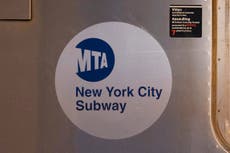 Hombre arroja líquido en llamas a un pasajero en el metro de NY