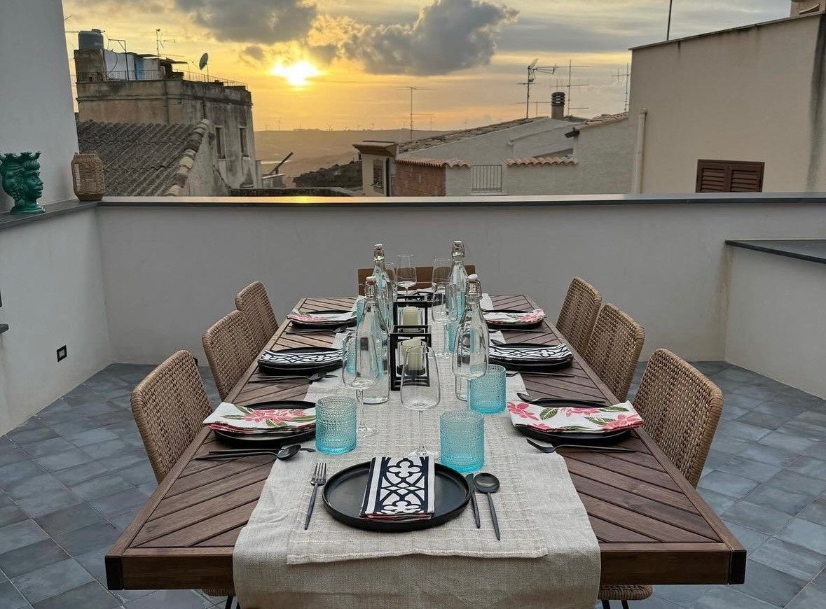 La terraza de la casa de “un euro” de Meredith una vez renovada