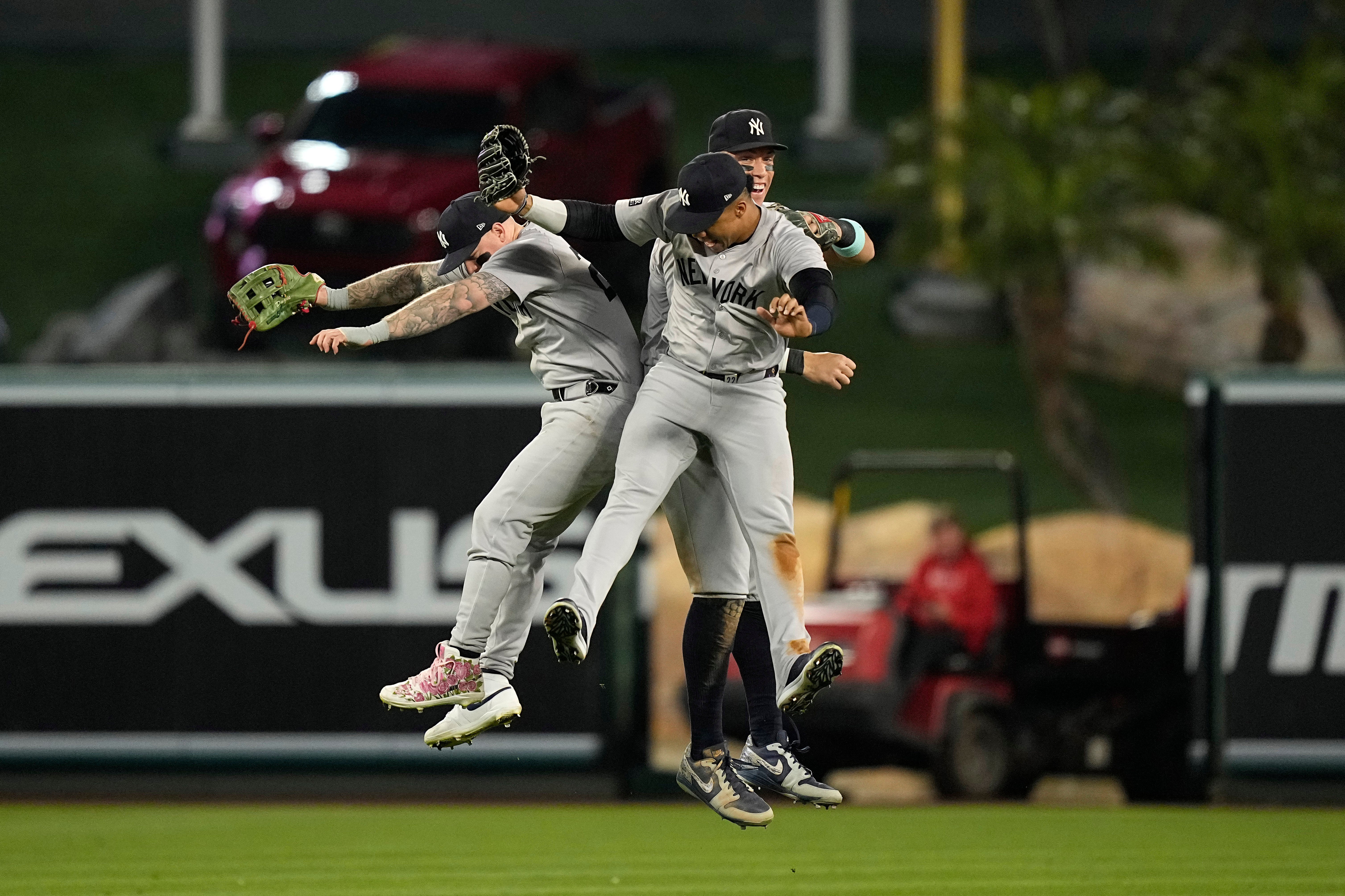 YANKEES ANGELINOS