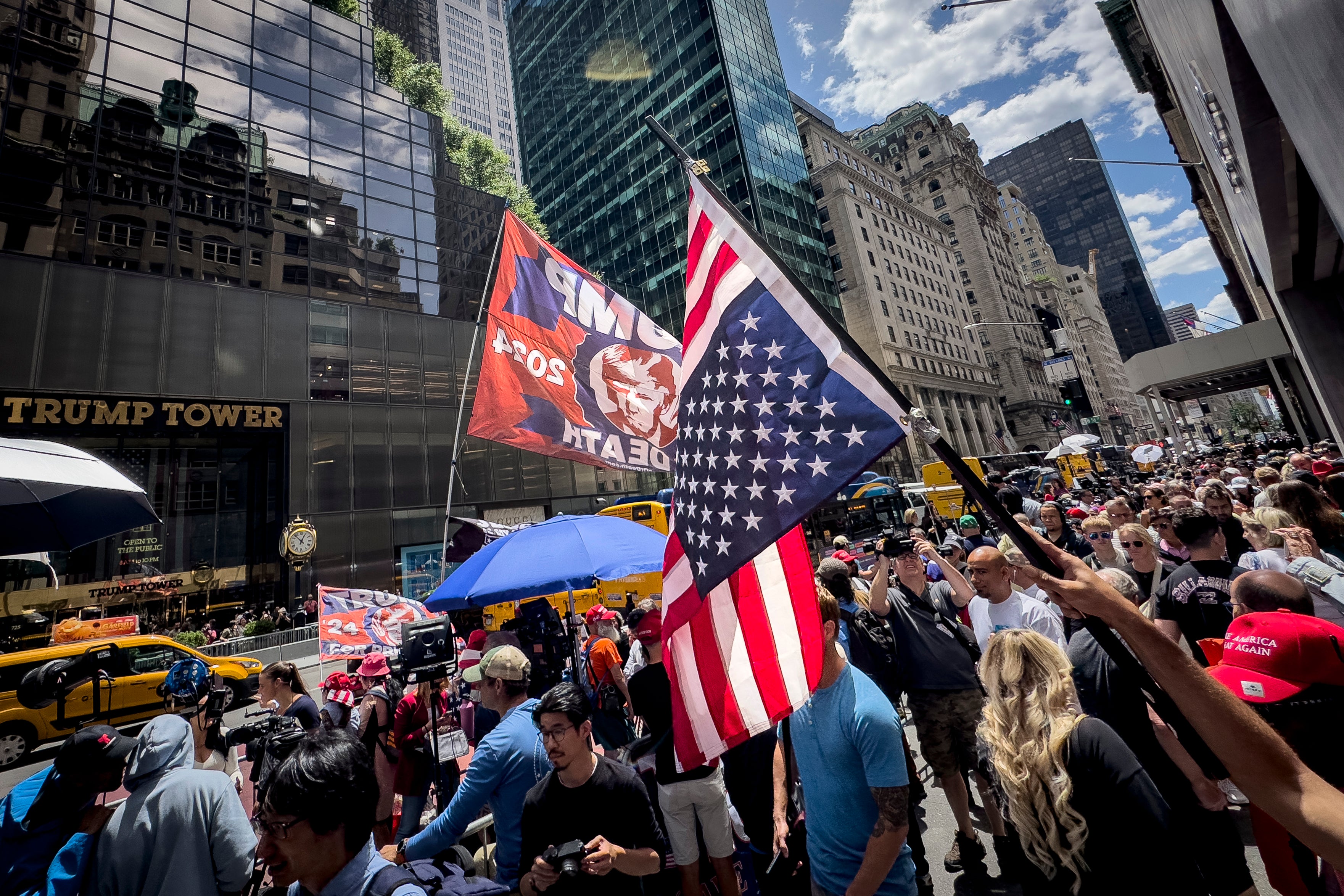 EEUU-ELECCIONES-TRUMP-BANDERAS