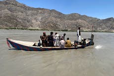 Naufragio de transbordador en un río en Afganistán deja al menos 20 muertos