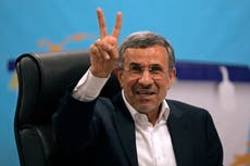 El expresidente iraní Mahmoud Ahmadinejad se inscribe en las presidenciales de junio