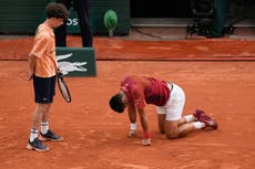 Novak Djokovic se retira de Roland Garros por lesión en rodilla derecha