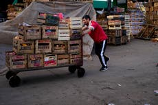 Ejército argentino comienza a repartir miles de kilos de alimentos mientras crece la pobreza