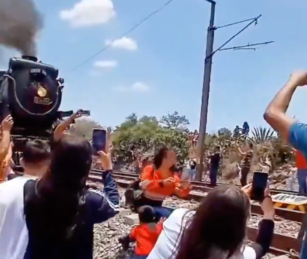 Mujer mexicana muere al intentar tomarse una ‘selfie’ junto al tren “La Emperatriz”