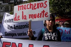 Pobladores de la Amazonia ecuatoriana exigen que se apaguen mecheros de combustión petrolera