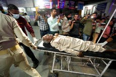 Presuntos milicianos disparan contra autobús en Cachemira, matando a nueve peregrinos