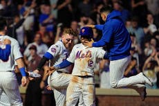 Martínez define con jonrón de 2 carreras en la 9na y Mets superan 3-2 a Marlins