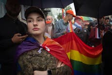 Soldados LGBT de Ucrania reclaman más derechos en una manifestación en Kiev
