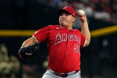 Los Angelinos cortan al venezolano José Suárez, traen a Zach Plesac, y activan a Brandon Drury