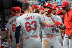 Jonrón de Winn en el 12do da victoria a Cardenales ante Marlins, 7-6