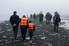 Normas de asilo estrictas y maltrato a inmigrantes los empujan hacia el norte, rumbo a Reino Unido
