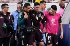 Capitán mexicano Edson Álvarez sale lesionado en debut ante Jamaica en la Copa América