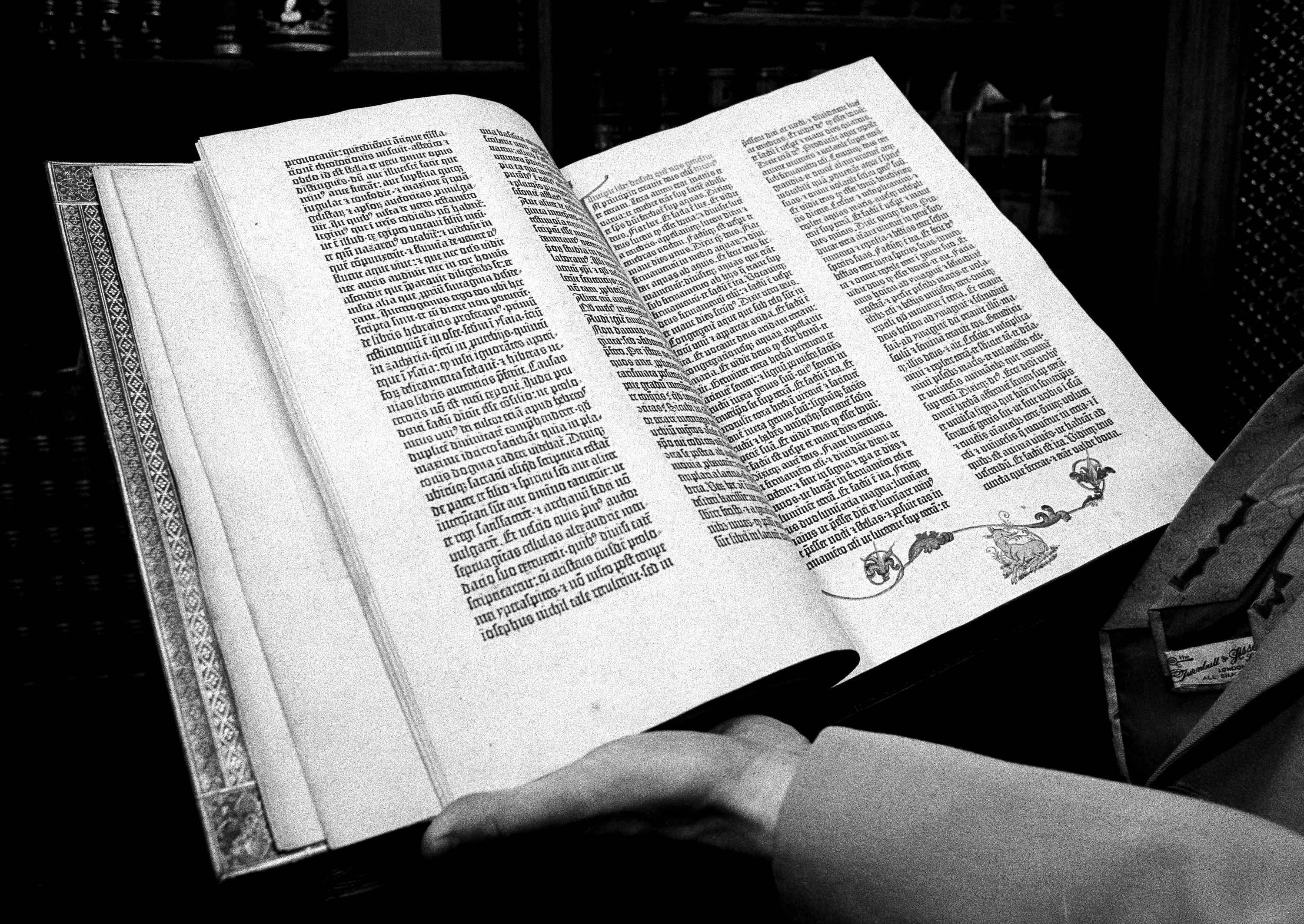 AP EXPLICA BIBLIAS DE GUTENBERG