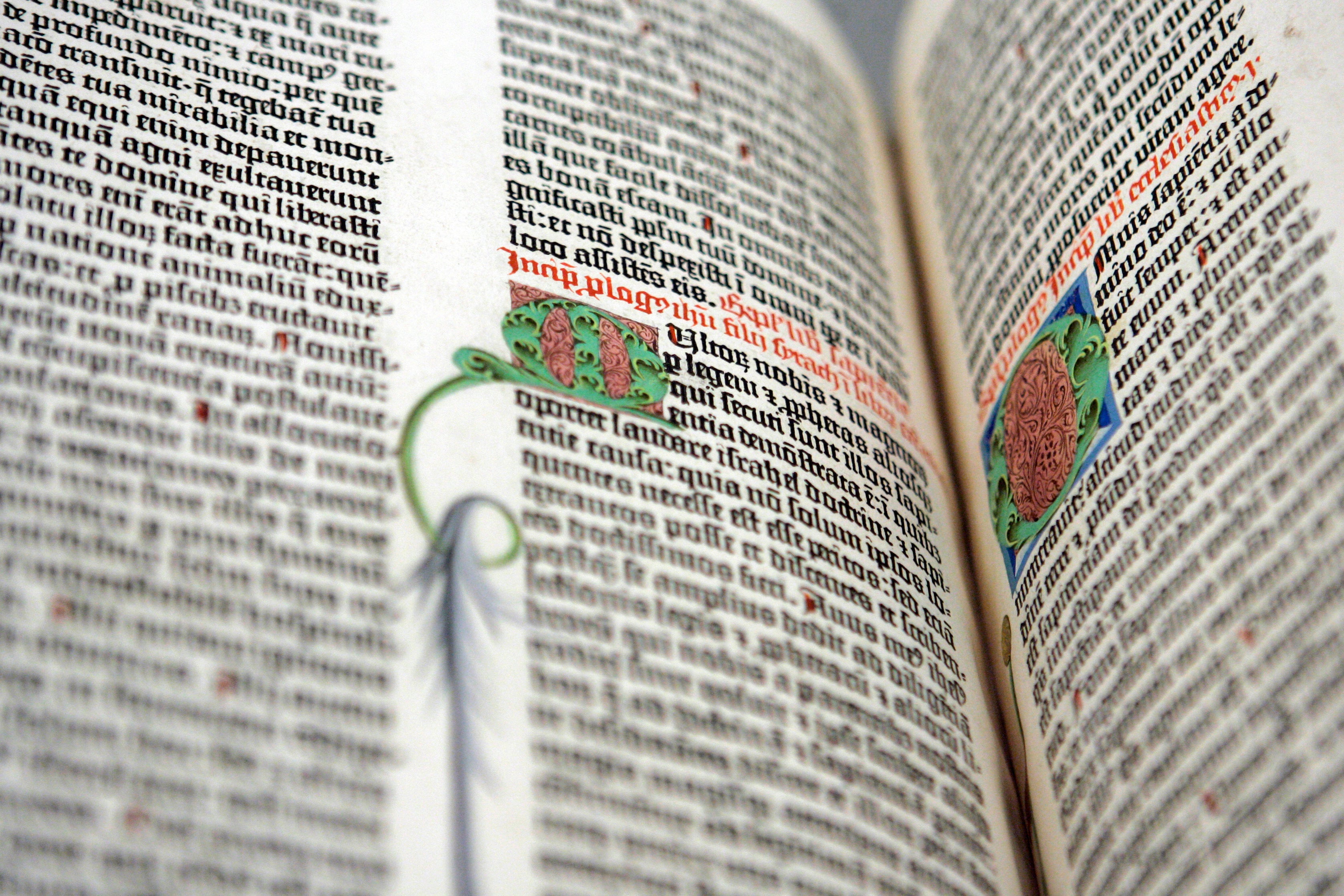AP EXPLICA BIBLIAS DE GUTENBERG