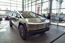 Tesla llama a reparación a su modelo futurista Cybertruck por cuarta vez