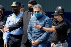Expresidente hondureño Hernández es sentenciado a 45 años de cárcel en EEUU por ayudar al narco