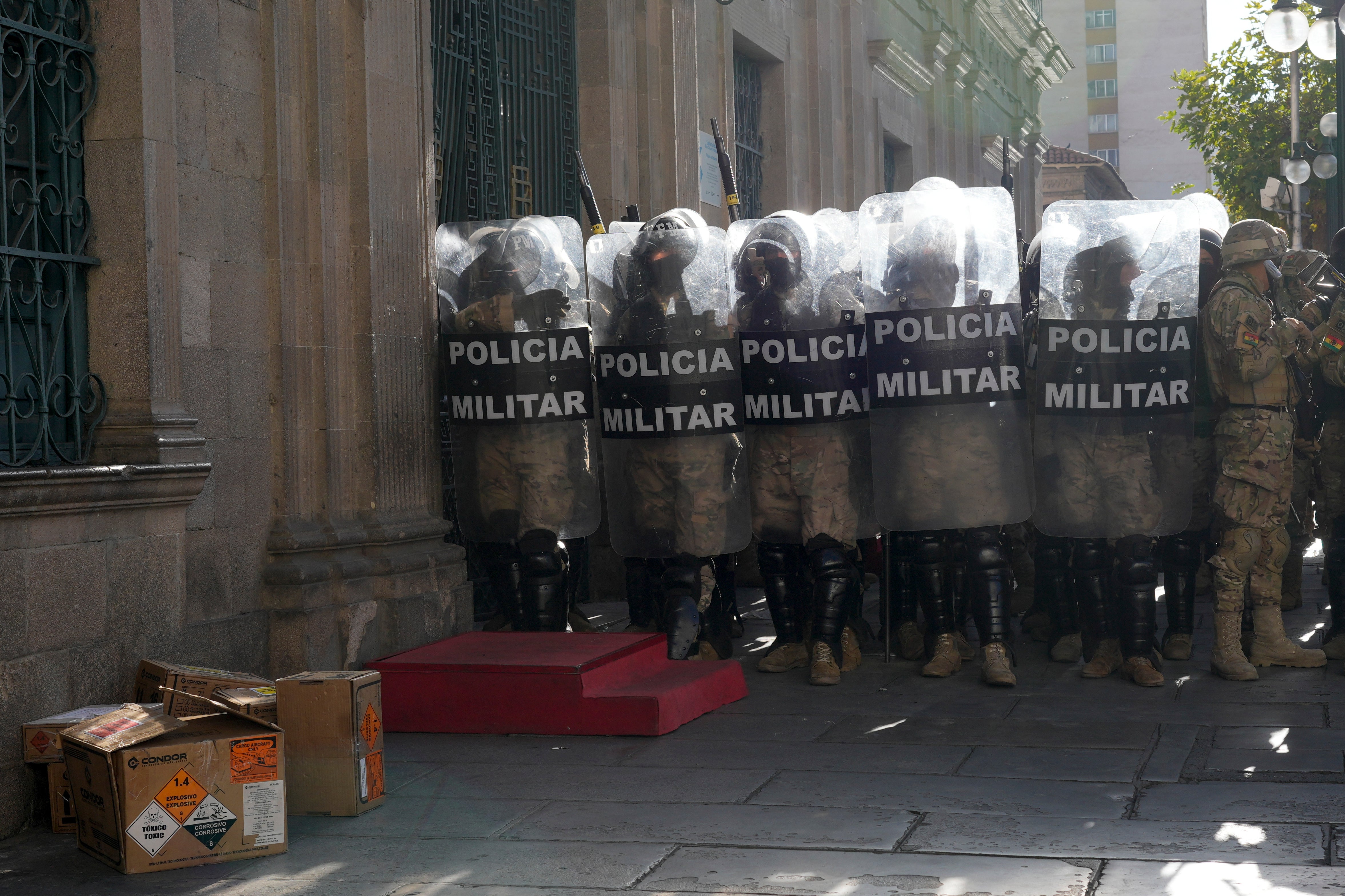 AP EXPLICA-BOLIVIA MILITARES