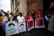 Padres de desaparecidos de Ayotzinapa dicen que Fiscalía realiza estudios óseos sin apoyo técnico