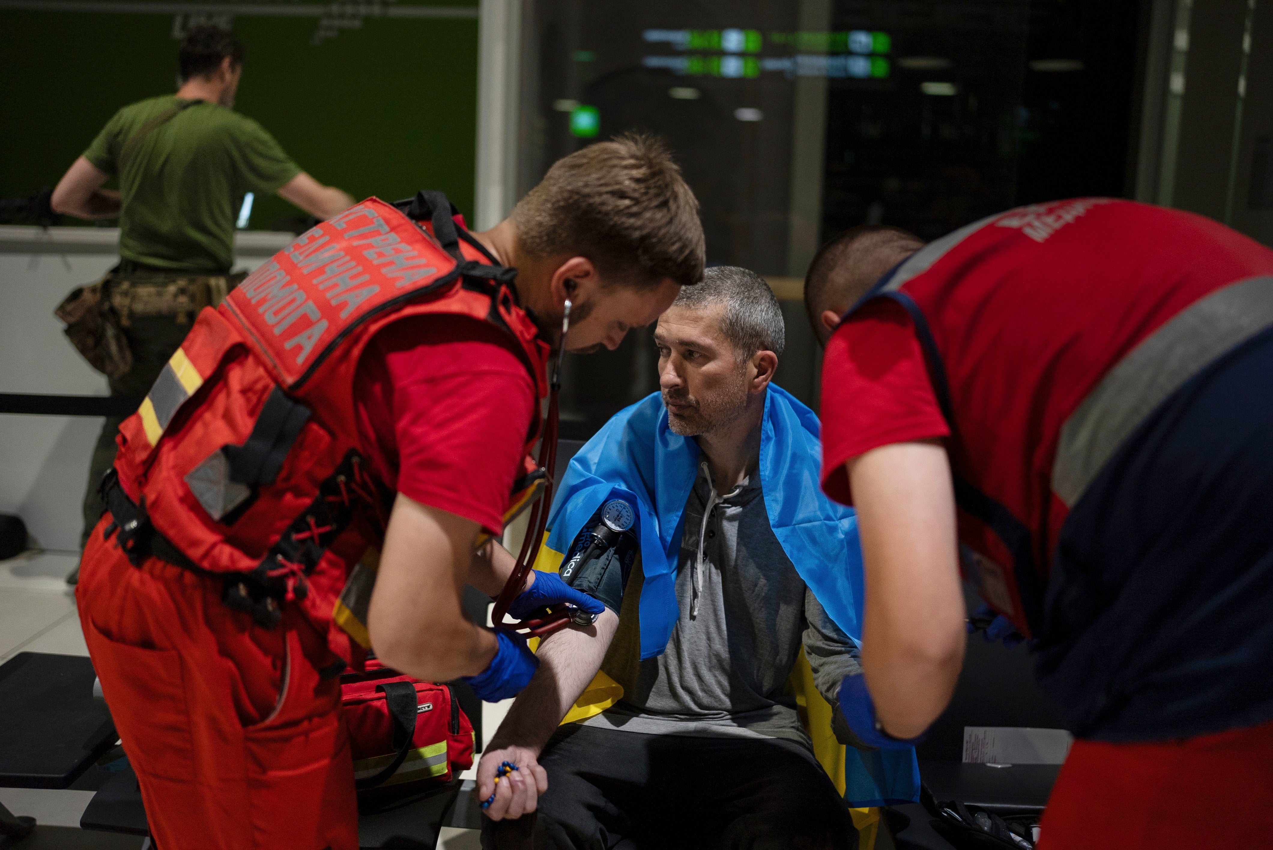 EUR-GEN UCRANIA-GUERRA-PRISIONEROS CIVILES