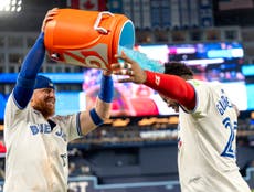 Con jonrón y 6 remolcadas, Guerrero guía a los Azulejos en el triunfo sobre Yankees, 9-3