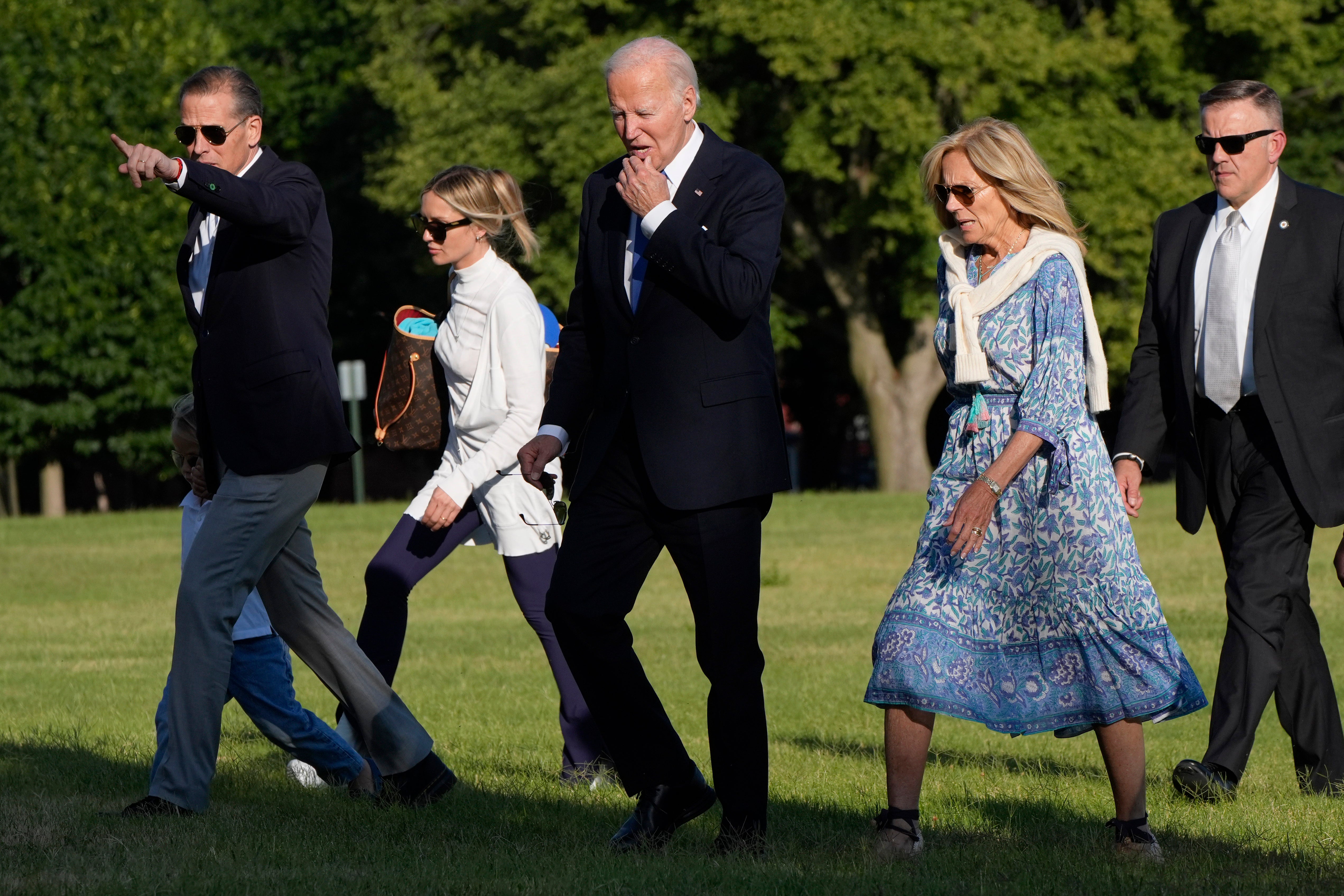 El presidente Joe Biden, la primera dama Jill Biden y su hijo Hunter Biden, a la izquierda, llegan a Washington DC el 1 de julio.