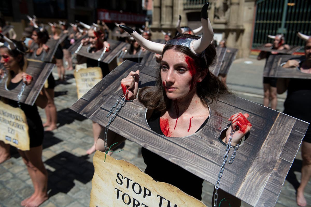 España seis heridos en el primer encierro de las polémicas fiestas de