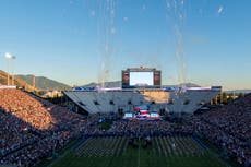 Fuegos artificiales defectuosos caen sobre gradas de estadio durante evento en Utah; hay 6 heridos