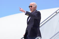 Biden dice que seguirá en la contienda presidencial, mientras lucha por salvar su candidatura