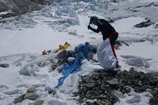 El campamento más elevado del monte Everest está lleno de basura congelada, que llevará años quitar