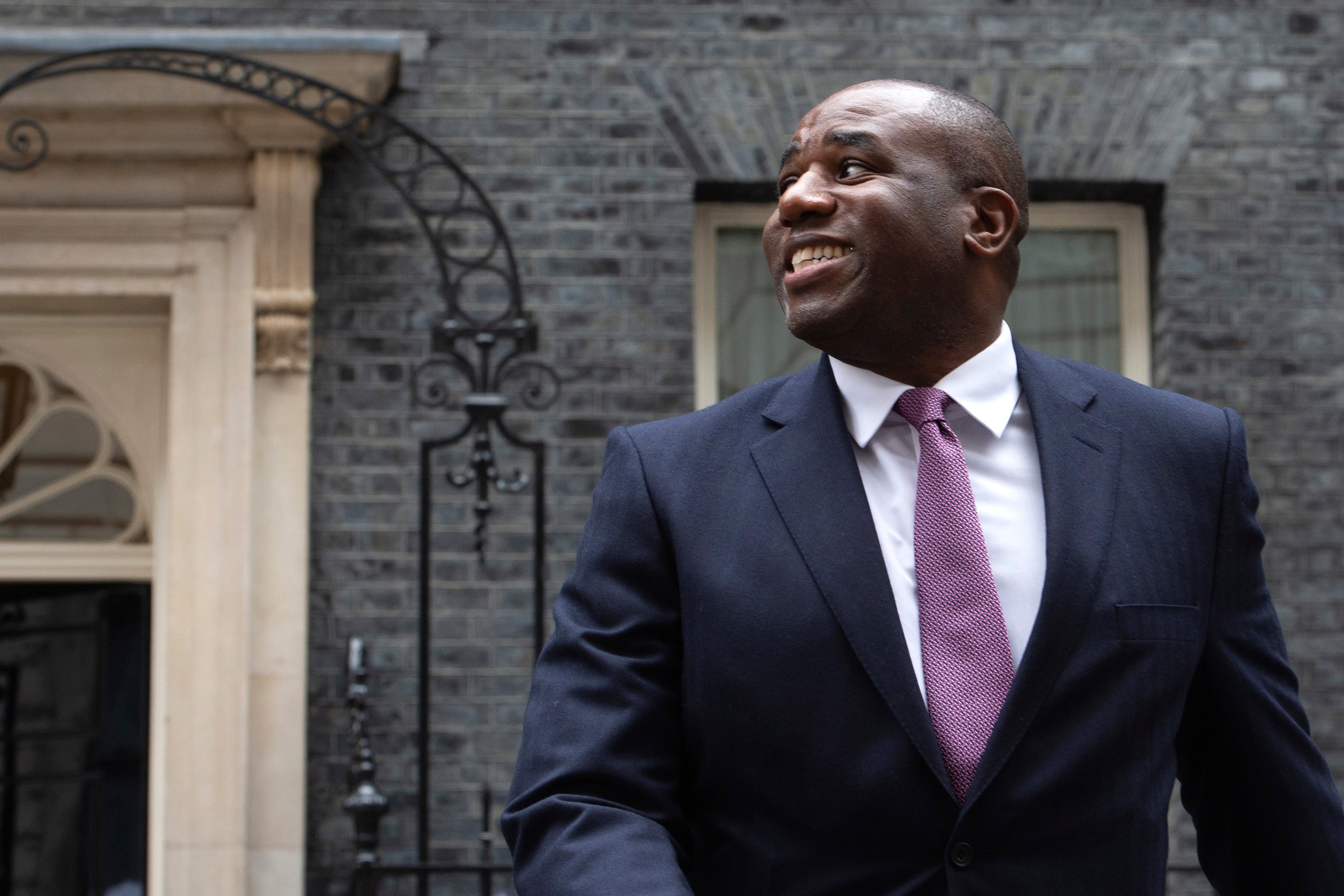 REINO UNIDO-STARMER-PRIMERAS MEDIDAS