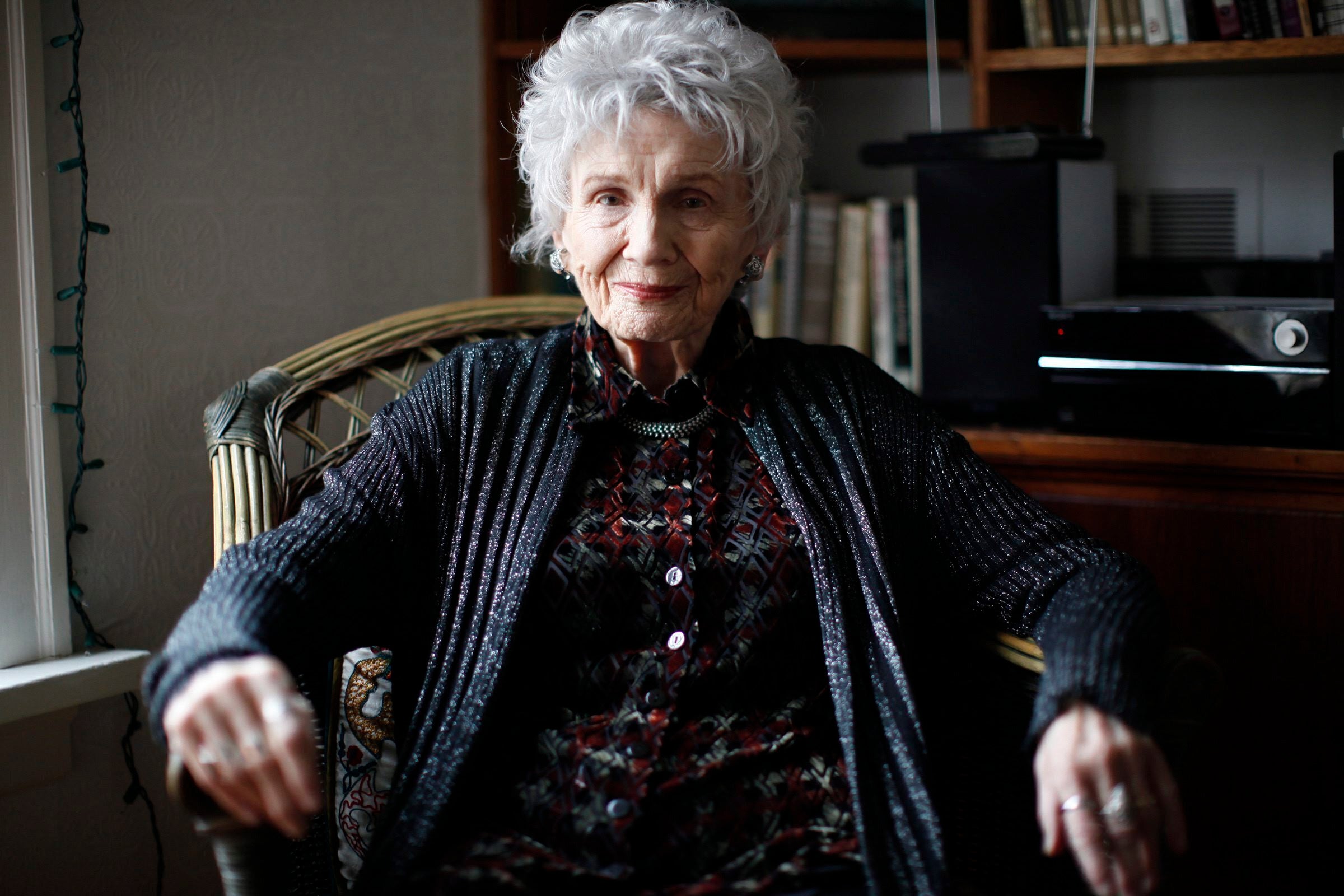 ALICE MUNRO-HIJA