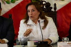 La presidenta de Perú dice que las preguntas sobre su presunta cirugía plástica son "tendenciosas"