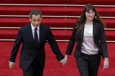 Carla Bruni-Sarkozy es acusada de manipulación de testigos en proceso contra su esposo