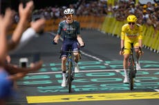 Vingegaard supera a Pogacar en el sprint para ganar la brutal 11ma etapa del Tour de France