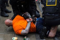 Hinchas de Holanda e Inglaterra riñen en Dortmund antes de semifinal de la Euro