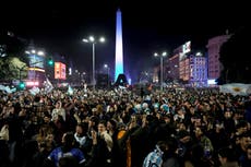 Hinchas argentinos disfrutan título de Copa América como respiro en medio de la crisis