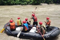 Nepal: 65 personas viajaban en los los dos autobuses desaparecidos en un río