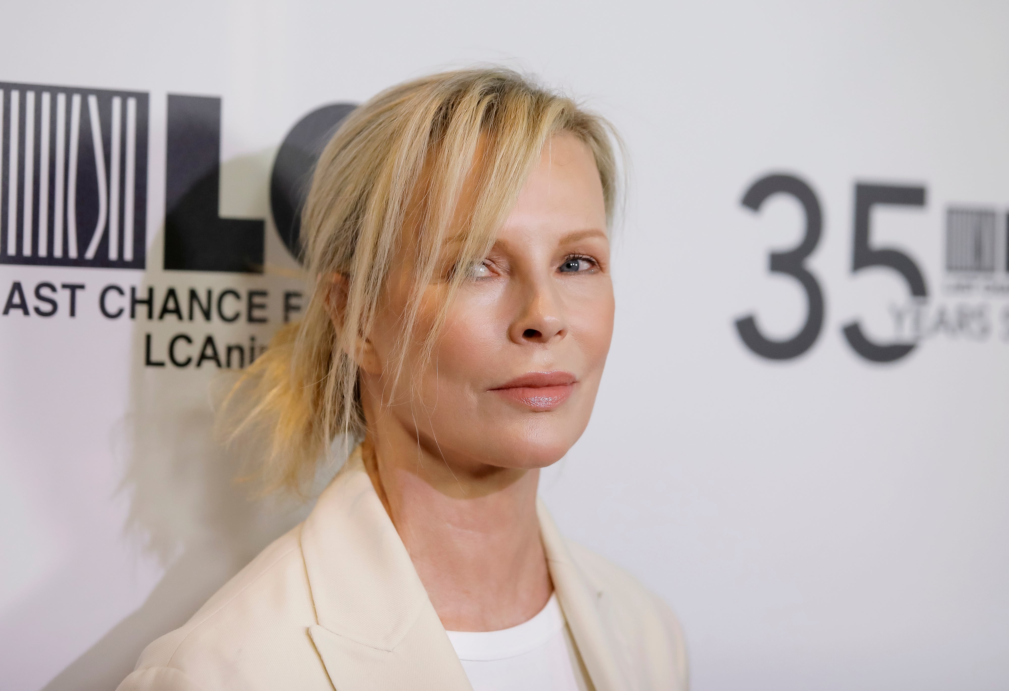 Kim Basinger tuvo que enfrentar una demanda millonaria tras retirarse de la película 'Mi obsesión por Helena'