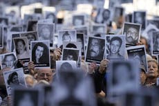 "El terrorismo sigue, la impunidad también" lamentan familias de víctimas a 30 años de atentado AMIA