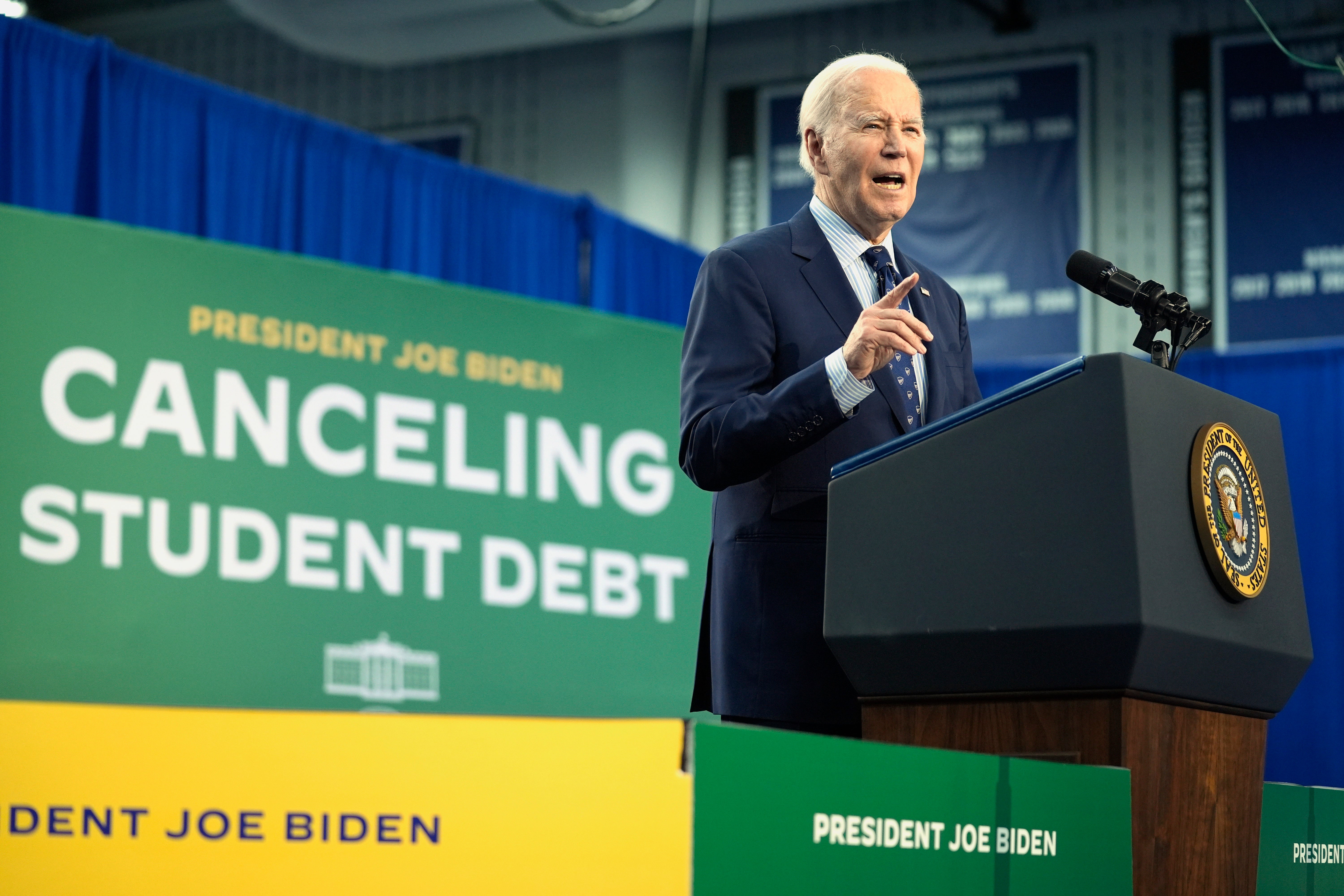 BIDEN-PRÉSTAMOS ESTUDIANTILES