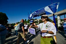 Trabajadores de Disneyland autorizan posible huelga antes de negociaciones contractuales en curso