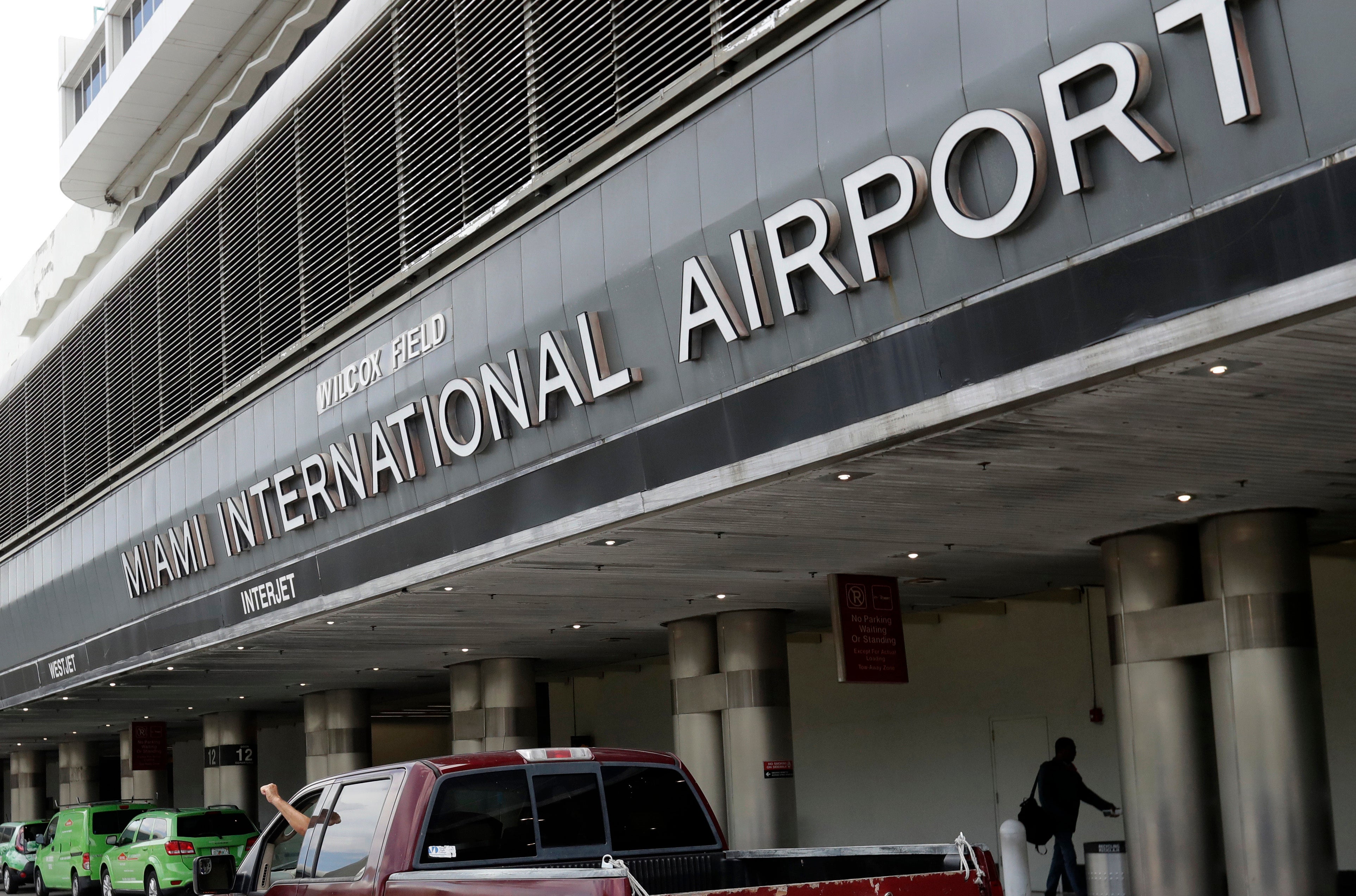 MIAMI AEROPUERTO APUÑALAMIENTO