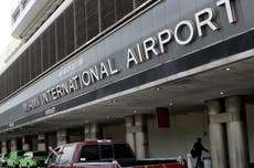 Evacúan aeropuerto de Miami luego que hombre apuñala a una mujer