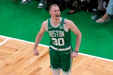 Sam Hauser acuerda extensión por cuatro años y 45 millones con los Celtics, dice fuente de AP